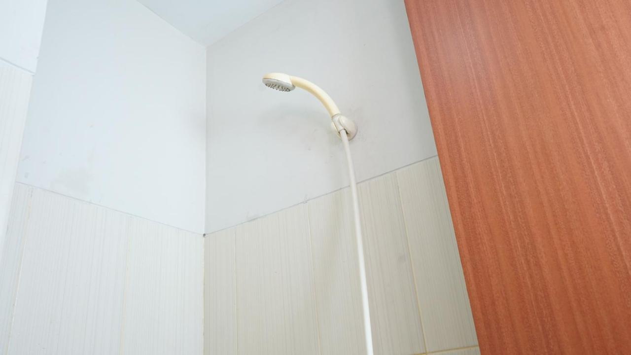 Green Lake View Just Sleep & Cozy Hotel Pondokcabe Hilir Ngoại thất bức ảnh